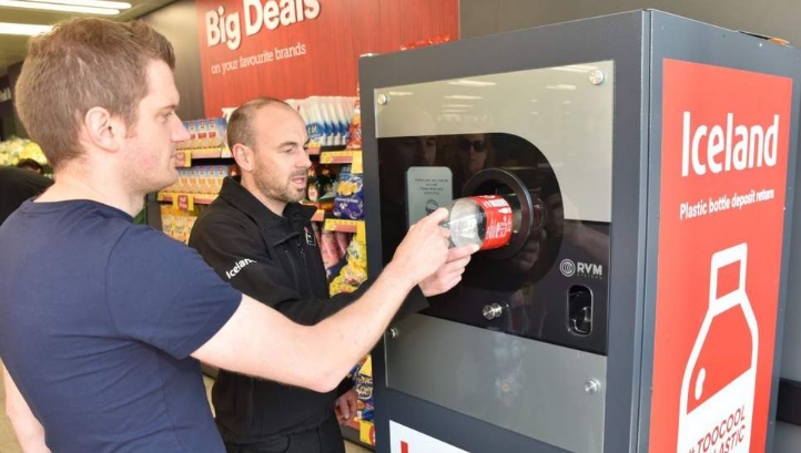 The reverse vending machines offer users a 10p discount coupon for every plastic bottle inserted